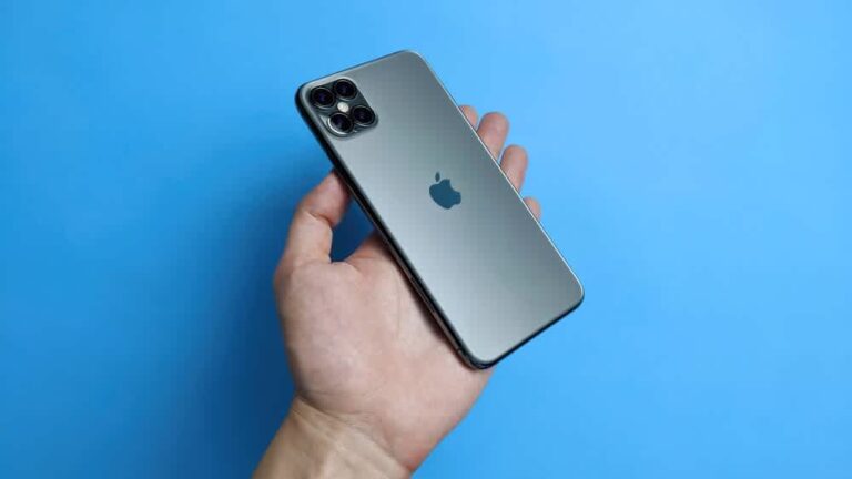 Are iPhone cameras always recording?