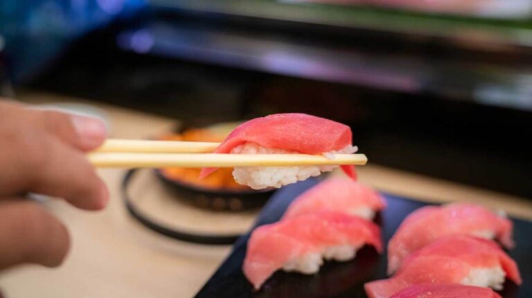 Can you eat tuna steak raw?