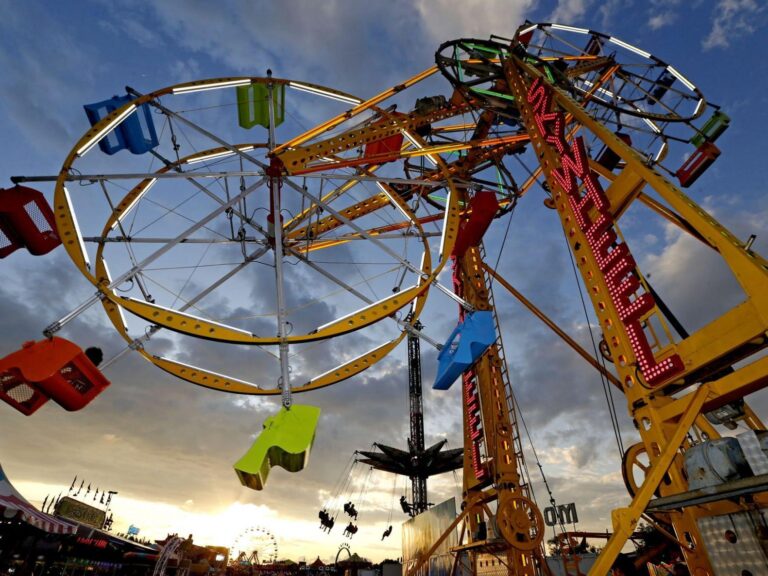 Do double Ferris wheels still exist?