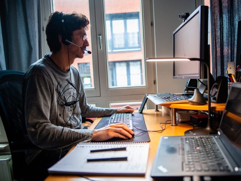 Do Microsoft interns get to keep their laptops?