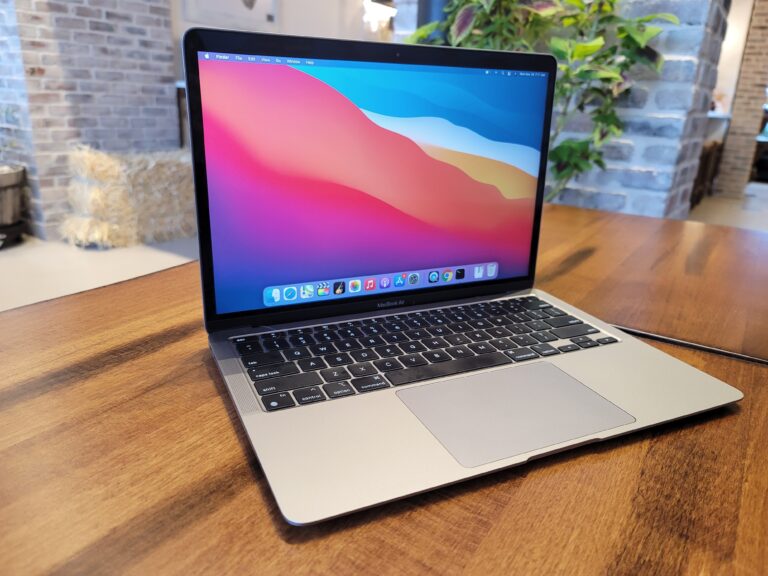 MacBook Air M1 are touch bar?