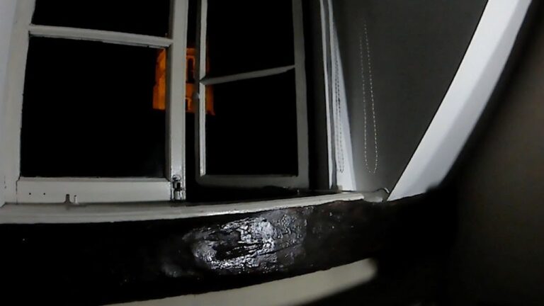 How do you open the ghost window?