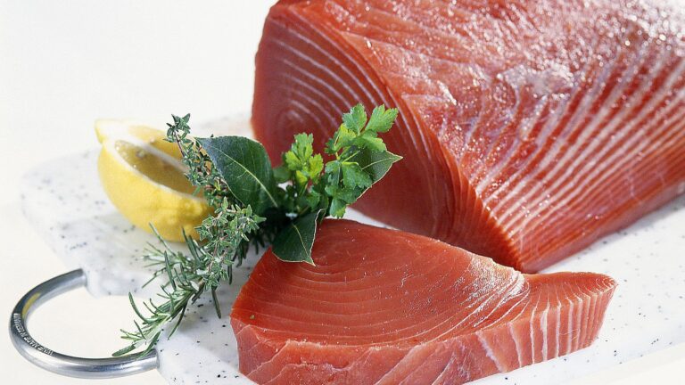 How long can tuna steaks stay in the fridge?
