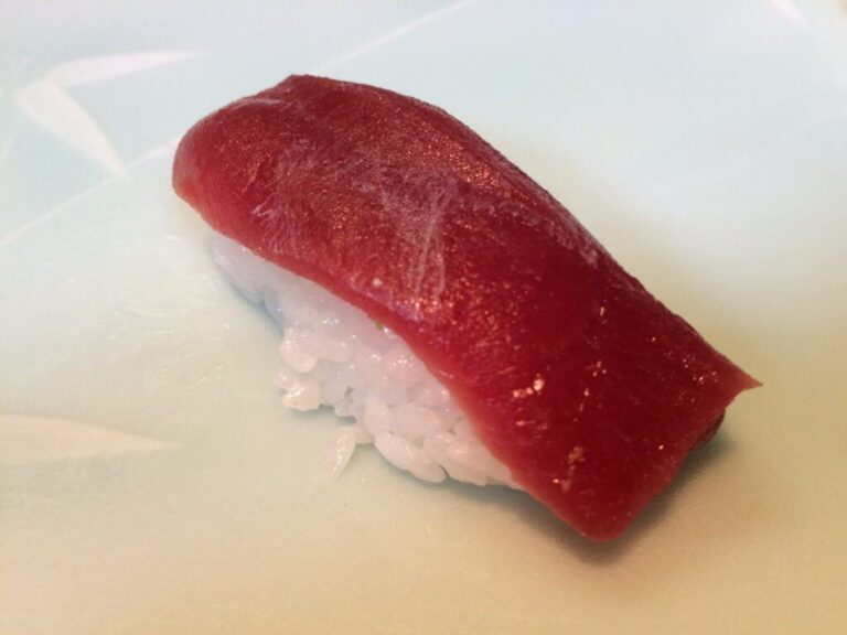 Is tuna nigiri raw?
