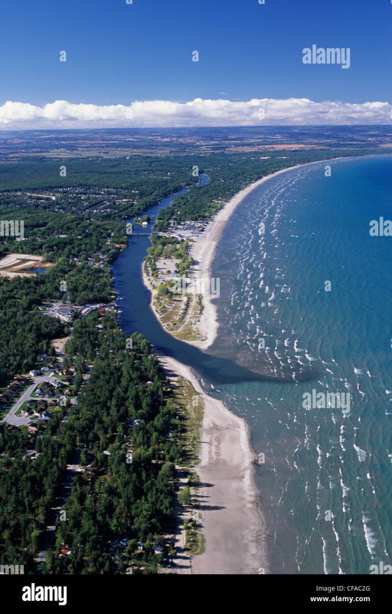 What is the longest freshwater beach in the world?