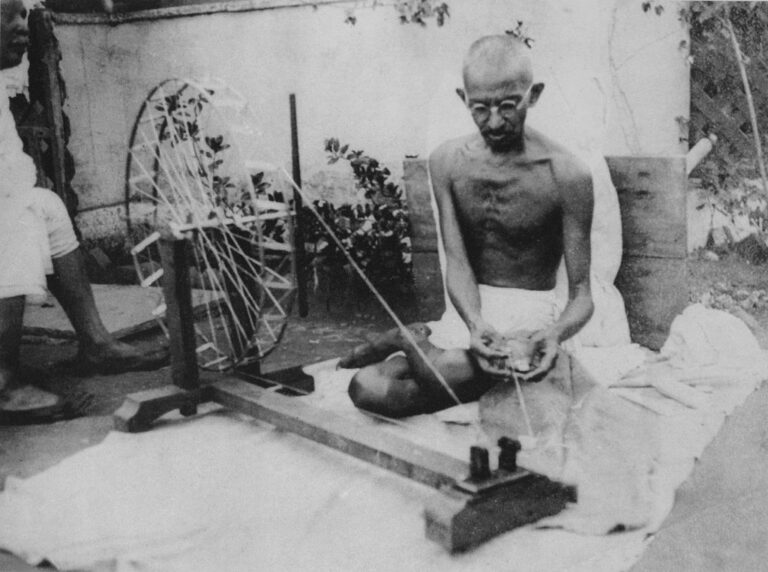 Who was demonstrate how spinning work before Gandhi?