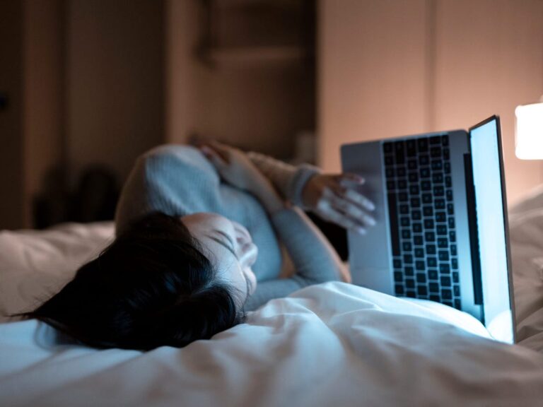 Hvorfor bliver min MacBook så varm?