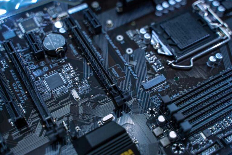 Will a dead motherboard light up?